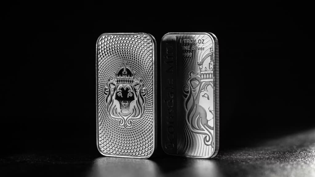 Lingot d'argent Scottsdale Mint 1 once troy 999 ‰ Lingots d'argent Scottsdale Mint 1 once troy — avers et revers, frappe lion couronné, argent fin 999 ‰